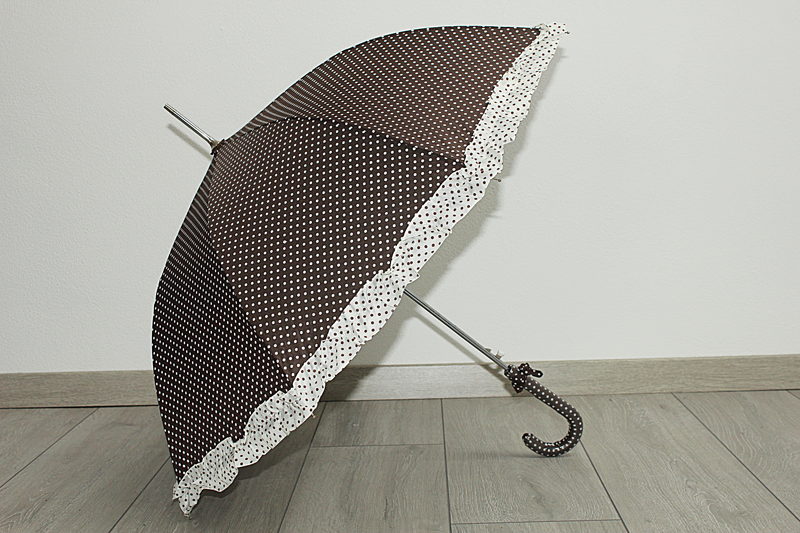Detský bodkovaný dáždnik s volánikom